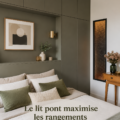 Un lit pont moderne dans une chambre élégante avec un style pratique et esthétique.