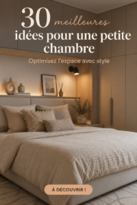 Une petite chambre décorée avec des couleurs claires et du mobilier fonctionnel.