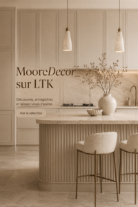 Un intérieur décoré avec goût par Moore Decor, mettant en avant des couleurs chaleureuses et des textures douces.