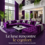 Salon décoré avec des éléments luxueux et confortables, incluant des tissus riches et des meubles élégants.