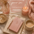 Femme se détendant avec une tasse de thé dans une ambiance cocooning à la maison.