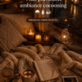 Ambiance cosy avec des bougies et une couverture sur un canapé pendant une nuit pluvieuse.