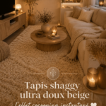 Tapis shaggy beige apportant une touche cocooning à un salon élégant