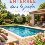 Piscine enterrée dans un jardin verdoyant avec quelques chaises longues autour.