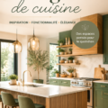 Cuisine moderne et chaleureuse avec des meubles en bois et un plan de travail lumineux.