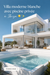 Villa moderne blanche avec piscine à Ibiza, espace élégant et accueillant.