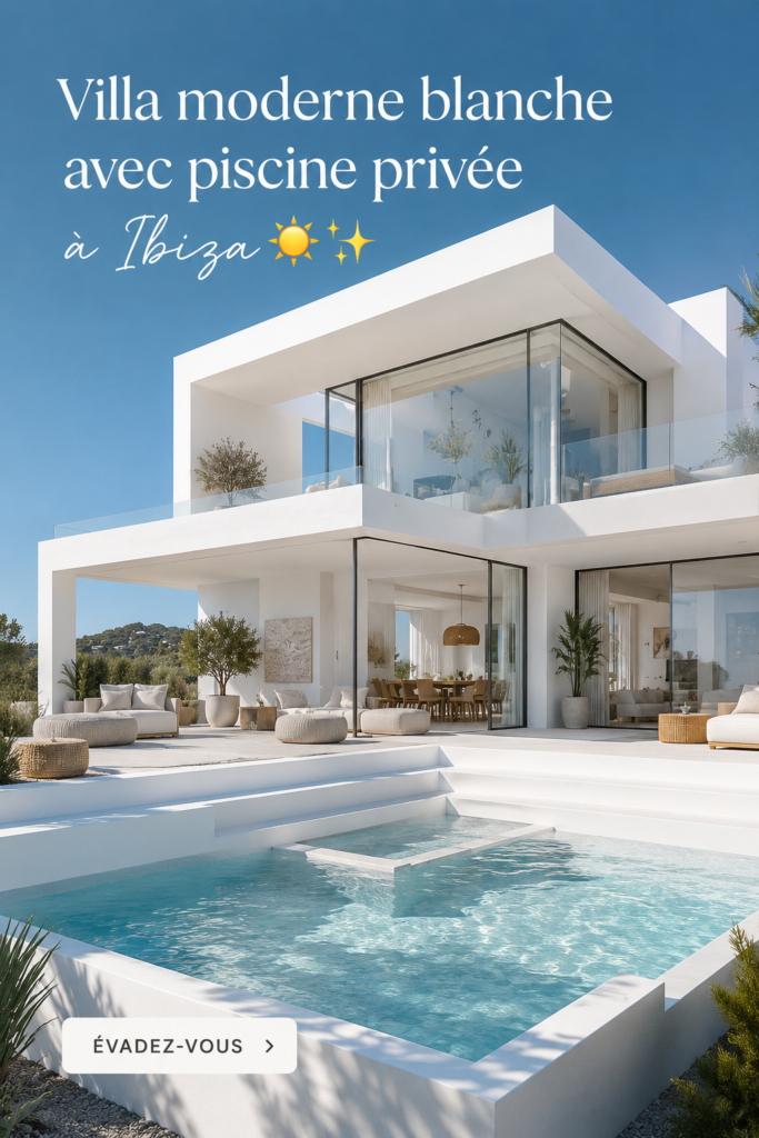 Villa moderne blanche avec piscine à Ibiza, espace élégant et accueillant.