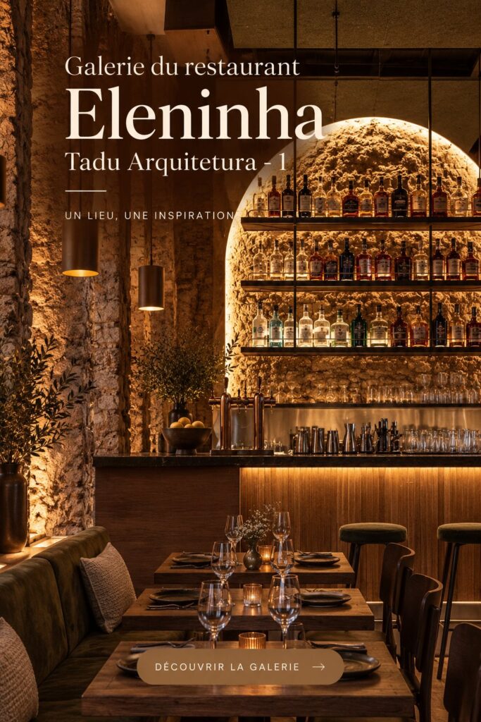 Vue d'un restaurant au design élégant avec un mobilier moderne et un éclairage chaleureux.